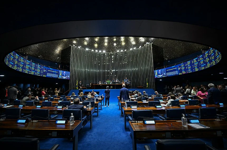 Com STF no centro da campanha, brancos e nulos para o Senado caem no país