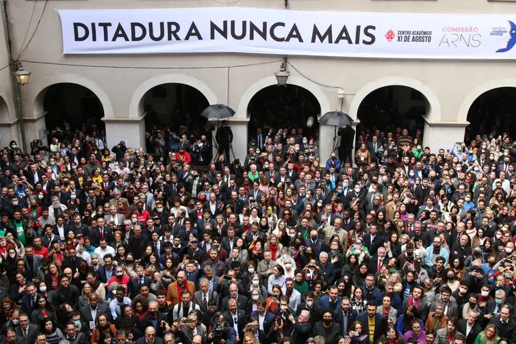 Sobe a 73% os que dizem preferir democracia; índice era de 69% em 2024, mostra Datafolha