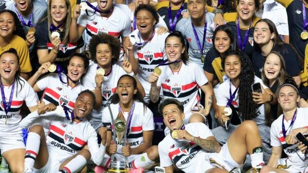 São Paulo segura Corinthians e é campeão brasileiro pela 1ª vez