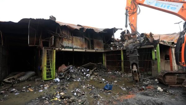 Ceagesp constrói estrutura provisória para atingidos por incêndio
