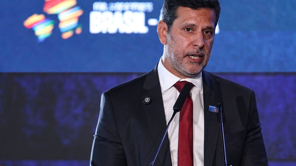 MEC irá pedir investigação de ameaças a universidades em redes sociais