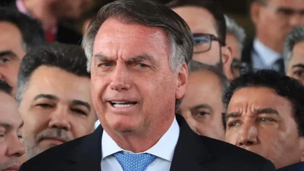 Defesa de Bolsonaro pede liberdade do ex-presidente com base em sessão sobre Moraes