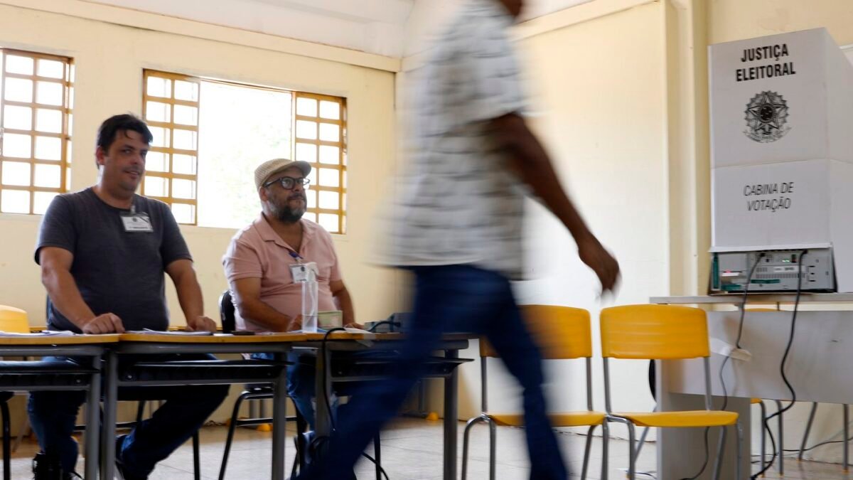 Cerca de 158,7 milhões de eleitores vão às urnas em todo o país