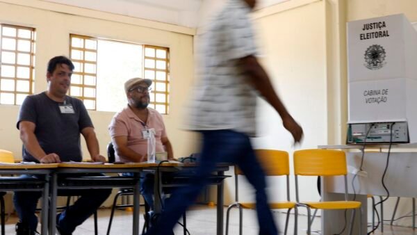 Cerca de 158,7 milhões de eleitores vão às urnas em todo o país