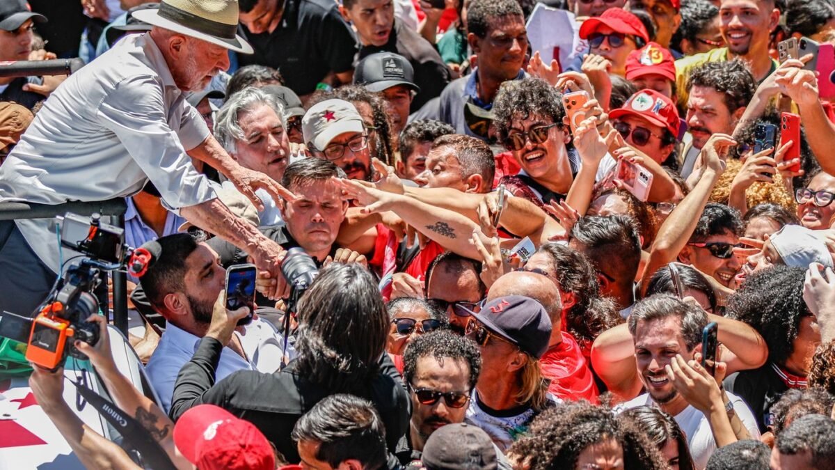 Lula afirma que PT entrará na Justiça contra suspensão de canal