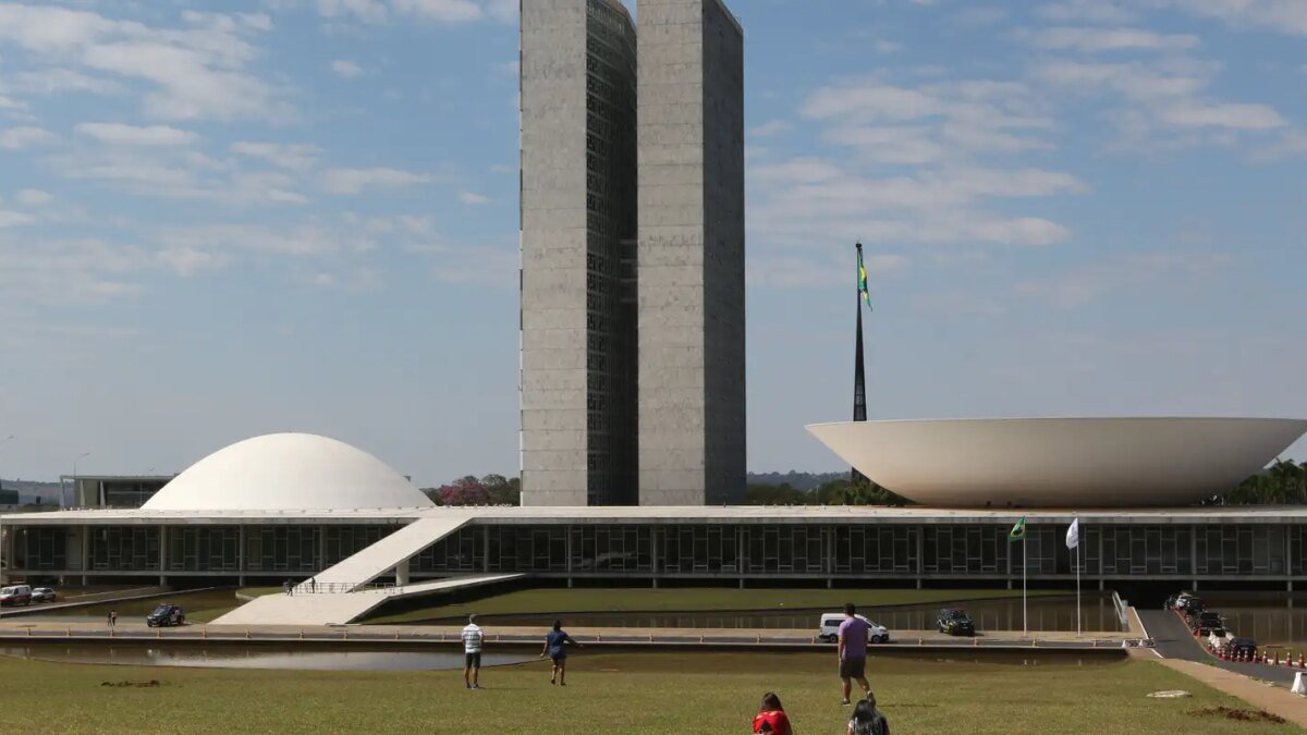 Calendário especial pode acelerar votação da PEC do fim da escala 6×1
