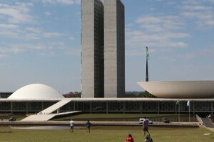 Calendário especial pode acelerar votação da PEC do fim da escala 6×1