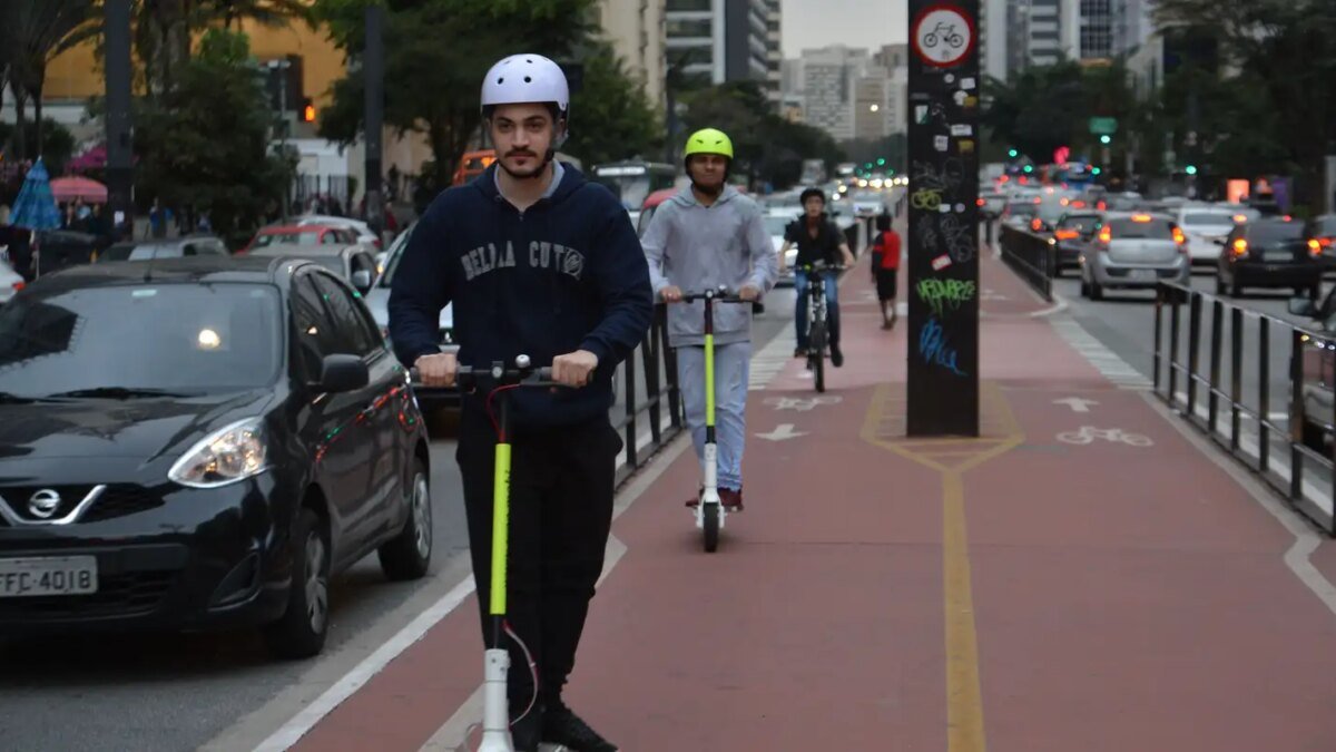 Prefeitura de SP começa a fiscalizar bicicletas e patinetes elétricos