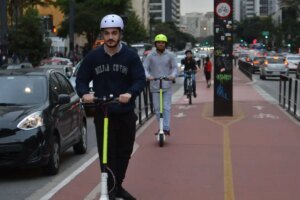 Prefeitura de SP começa a fiscalizar bicicletas e patinetes elétricos