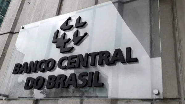 Daniel Vorcaro ficou mais de uma hora no BC em reunião com Campos Neto