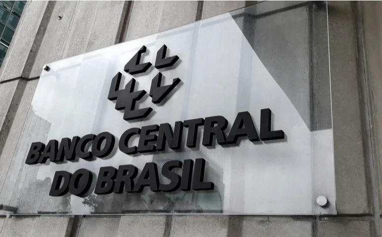 Daniel Vorcaro ficou mais de uma hora no BC em reunião com Campos Neto