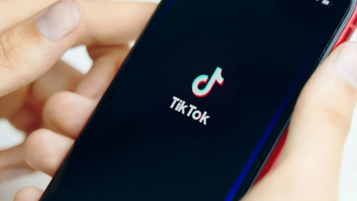 TikTok recomenda vídeos de candidatos apesar de regra do TSE, aponta estudo