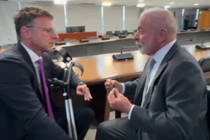 Em conversa com Edu Moreira, Lula manda recado a jovens de 16 a 20 anos